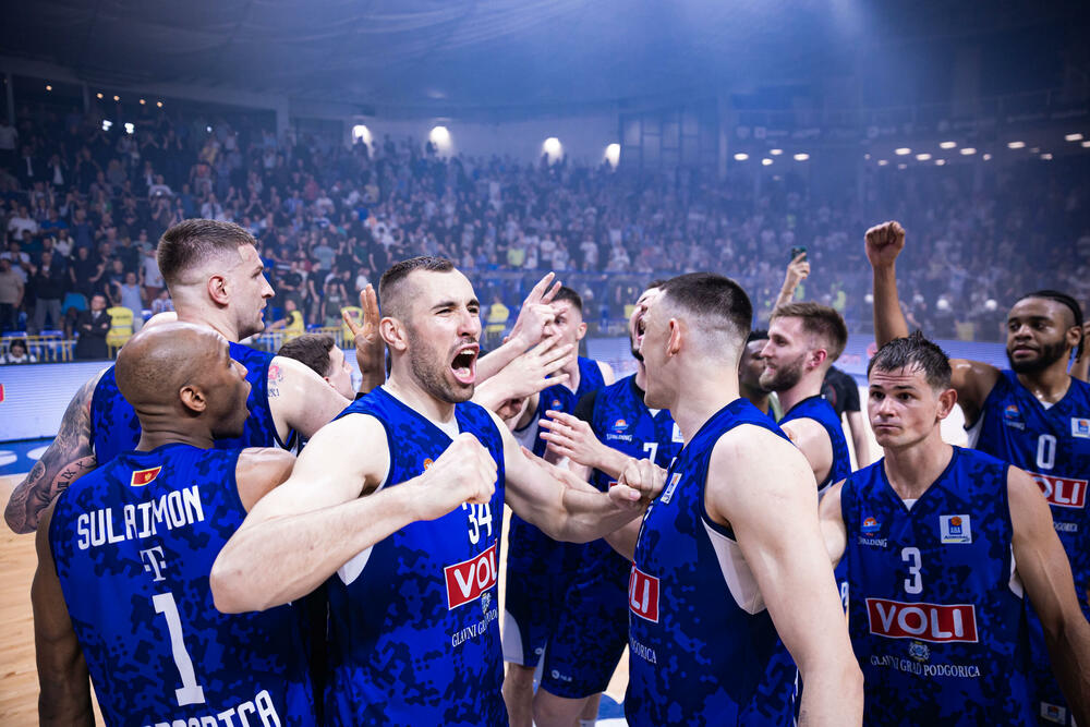 <p>"Plavi" u prvom meču polufinalne serije AdmiralBet ABA lige razbili Crvenu zvezdu 104:70</p>