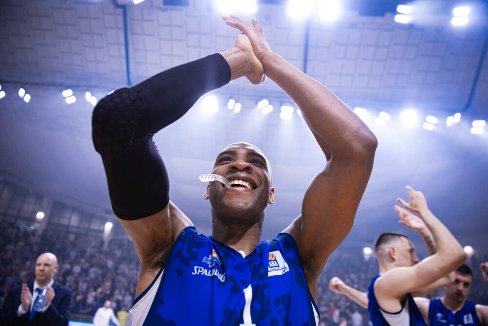 <p>"Plavi" u prvom meču polufinalne serije AdmiralBet ABA lige razbili Crvenu zvezdu 104:70</p>