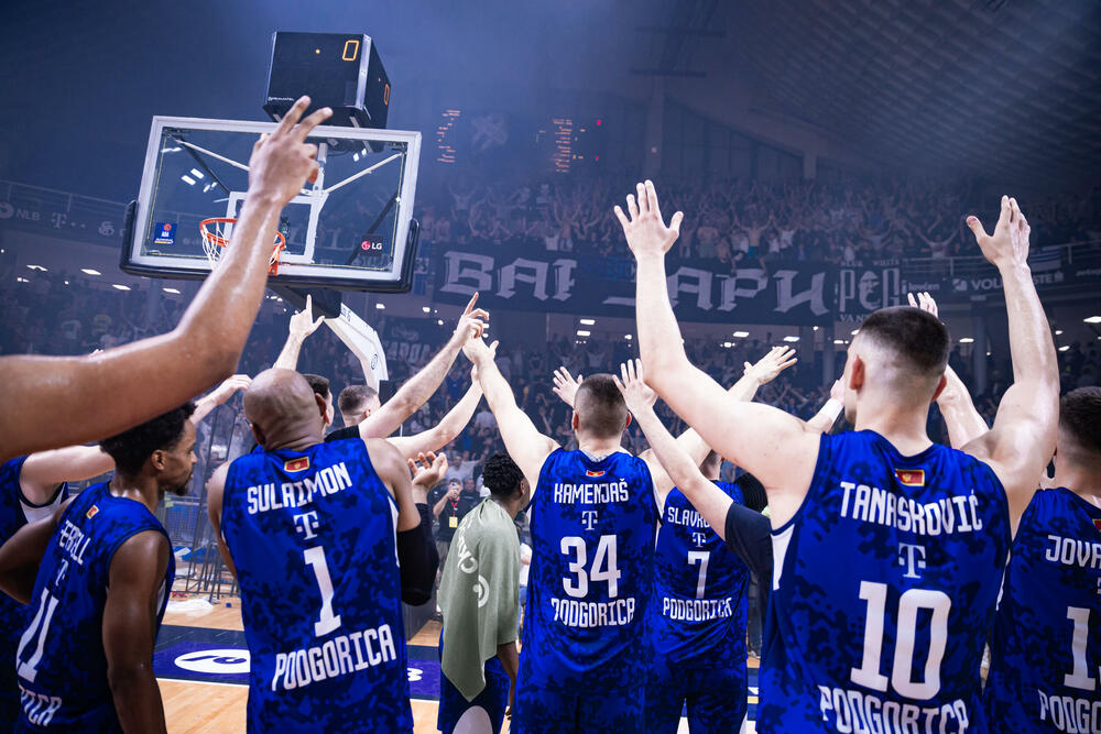 <p>"Plavi" u prvom meču polufinalne serije AdmiralBet ABA lige razbili Crvenu zvezdu 104:70</p>