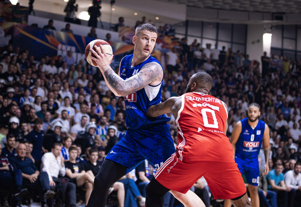 <p>"Plavi" u prvom meču polufinalne serije AdmiralBet ABA lige razbili Crvenu zvezdu 104:70</p>