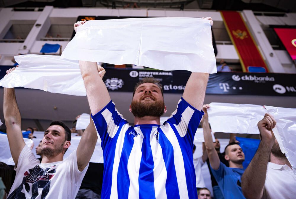 <p>"Plavi" u prvom meču polufinalne serije AdmiralBet ABA lige razbili Crvenu zvezdu 104:70</p>