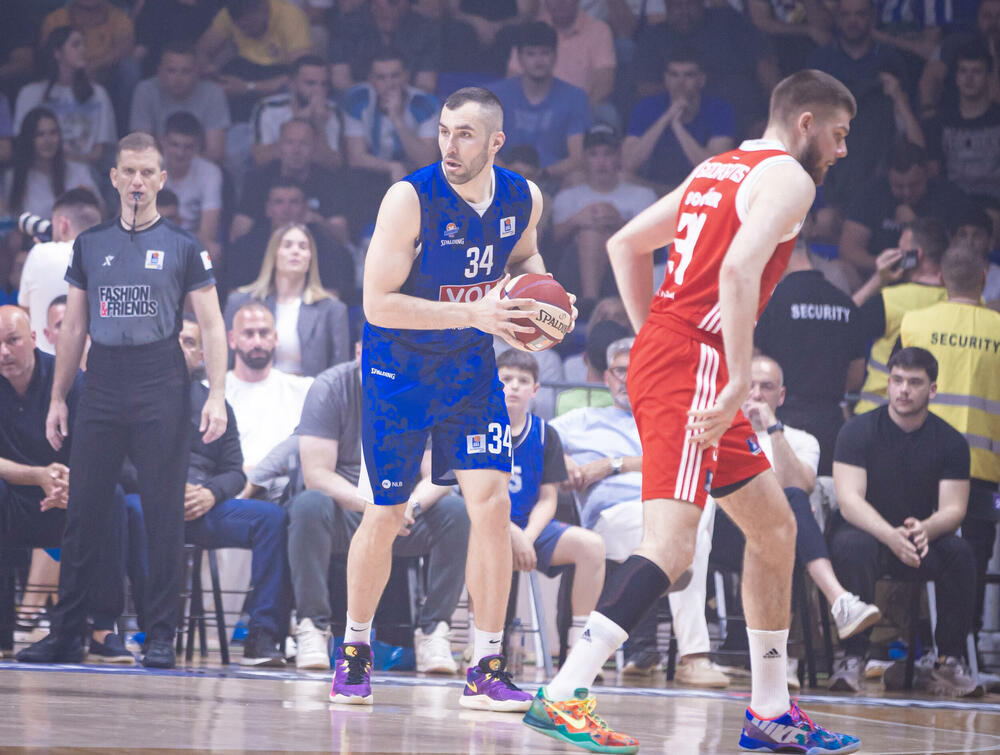 <p>"Plavi" u prvom meču polufinalne serije AdmiralBet ABA lige razbili Crvenu zvezdu 104:70</p>