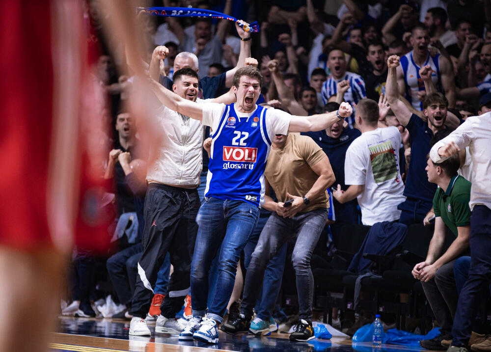 <p>"Plavi" u prvom meču polufinalne serije AdmiralBet ABA lige razbili Crvenu zvezdu 104:70</p>