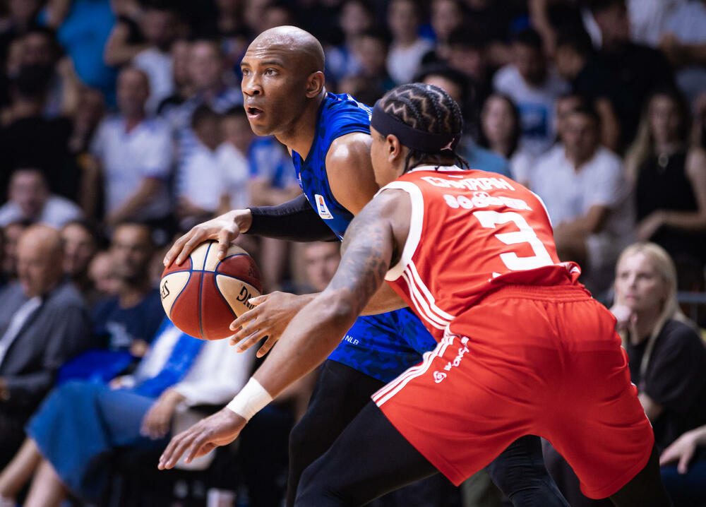 <p>"Plavi" u prvom meču polufinalne serije AdmiralBet ABA lige razbili Crvenu zvezdu 104:70</p>