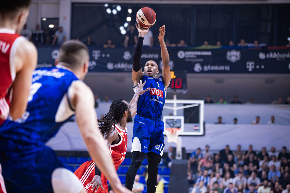 <p>"Plavi" u prvom meču polufinalne serije AdmiralBet ABA lige razbili Crvenu zvezdu 104:70</p>