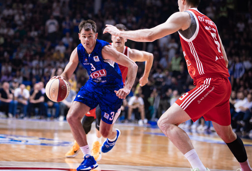 <p>"Plavi" u prvom meču polufinalne serije AdmiralBet ABA lige razbili Crvenu zvezdu 104:70</p>