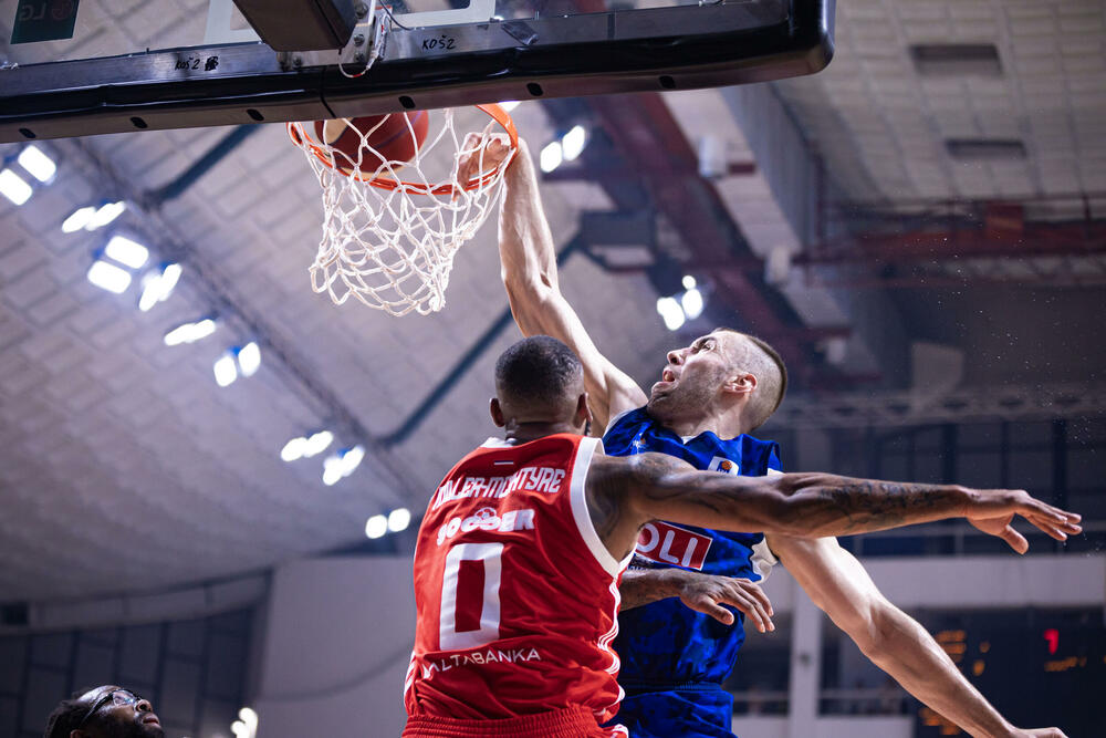 <p>"Plavi" u prvom meču polufinalne serije AdmiralBet ABA lige razbili Crvenu zvezdu 104:70</p>