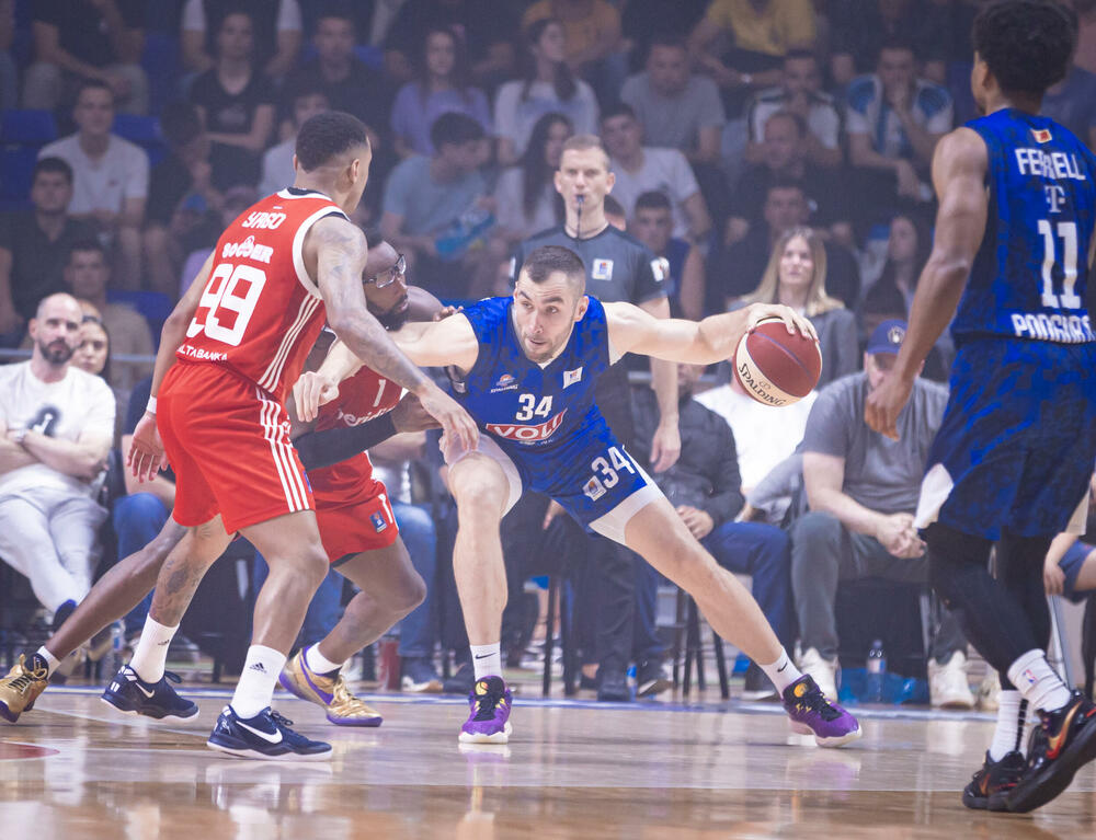 <p>"Plavi" u prvom meču polufinalne serije AdmiralBet ABA lige razbili Crvenu zvezdu 104:70</p>