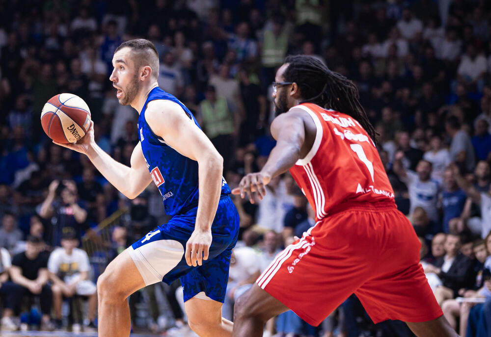 <p>"Plavi" u prvom meču polufinalne serije AdmiralBet ABA lige razbili Crvenu zvezdu 104:70</p>