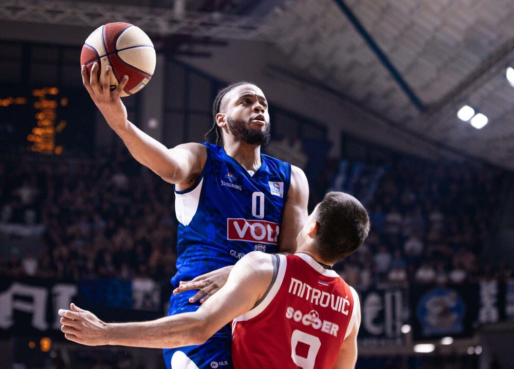 <p>"Plavi" u prvom meču polufinalne serije AdmiralBet ABA lige razbili Crvenu zvezdu 104:70</p>