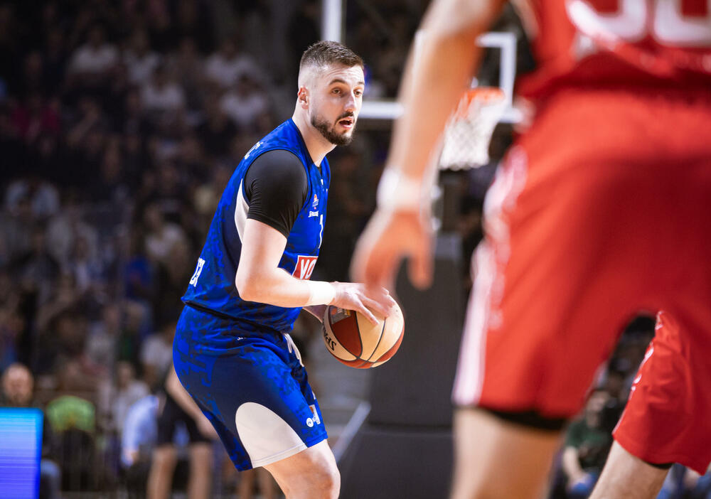 <p>"Plavi" u prvom meču polufinalne serije AdmiralBet ABA lige razbili Crvenu zvezdu 104:70</p>