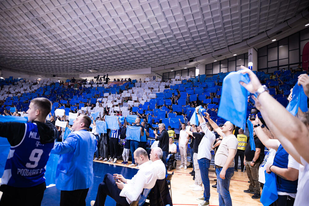 <p>"Plavi" u prvom meču polufinalne serije AdmiralBet ABA lige razbili Crvenu zvezdu 104:70</p>