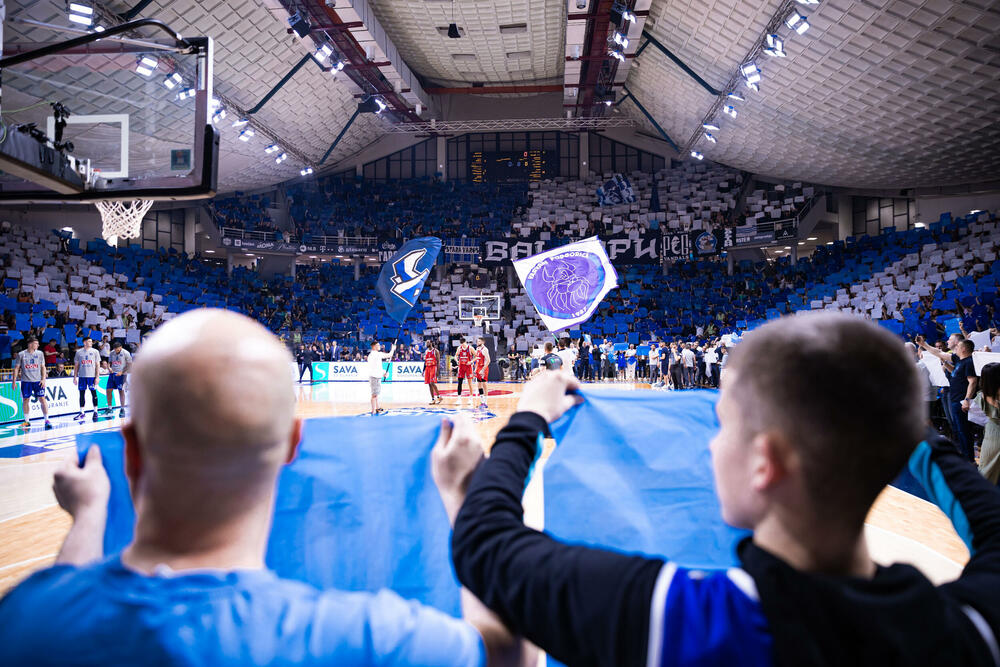 <p>"Plavi" u prvom meču polufinalne serije AdmiralBet ABA lige razbili Crvenu zvezdu 104:70</p>