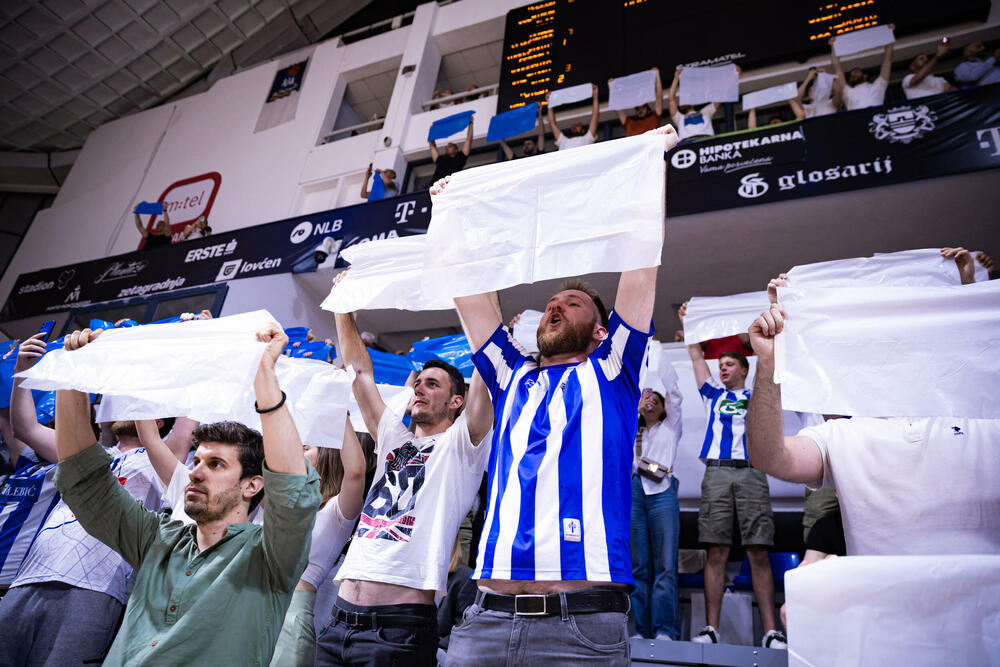 <p>"Plavi" u prvom meču polufinalne serije AdmiralBet ABA lige razbili Crvenu zvezdu 104:70</p>