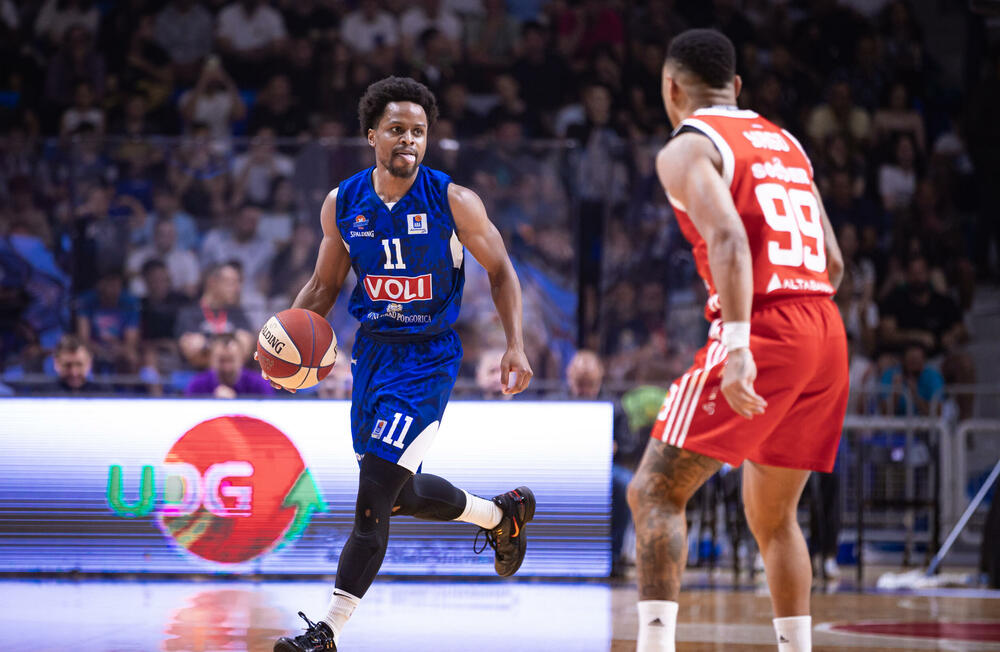 <p>"Plavi" u prvom meču polufinalne serije AdmiralBet ABA lige razbili Crvenu zvezdu 104:70</p>