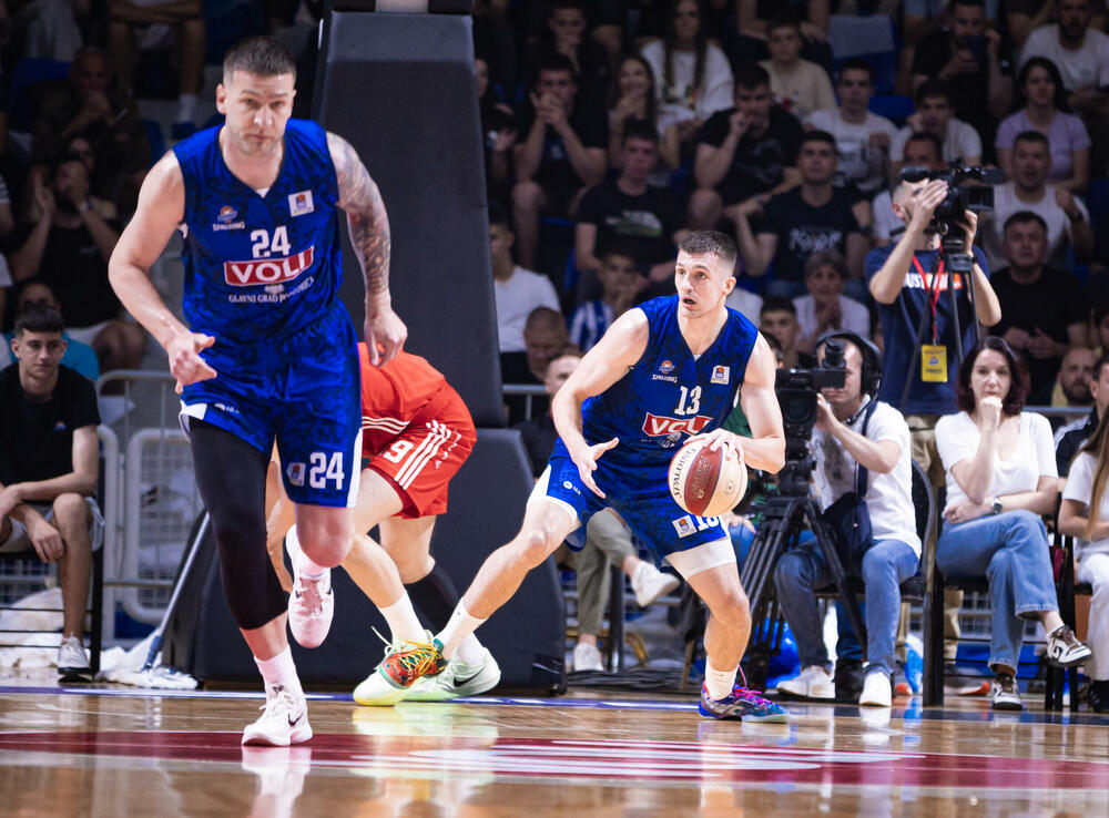 <p>"Plavi" u prvom meču polufinalne serije AdmiralBet ABA lige razbili Crvenu zvezdu 104:70</p>