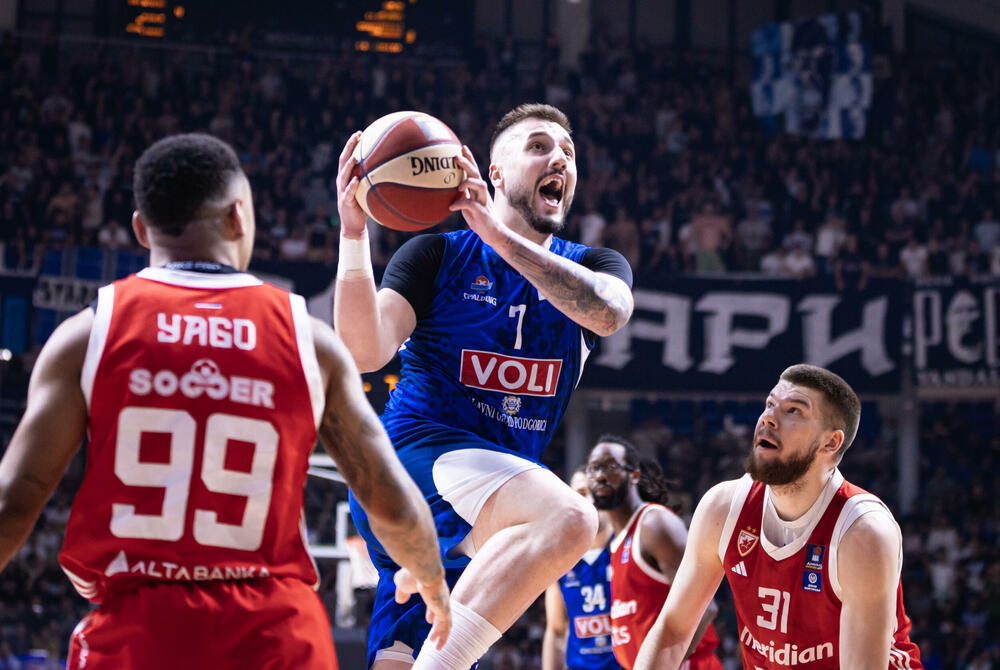 <p>"Plavi" u prvom meču polufinalne serije AdmiralBet ABA lige razbili Crvenu zvezdu 104:70</p>