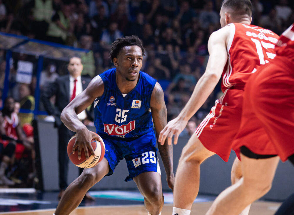 <p>"Plavi" u prvom meču polufinalne serije AdmiralBet ABA lige razbili Crvenu zvezdu 104:70</p>