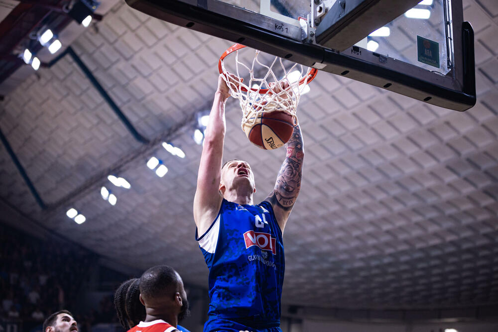 <p>"Plavi" u prvom meču polufinalne serije AdmiralBet ABA lige razbili Crvenu zvezdu 104:70</p>