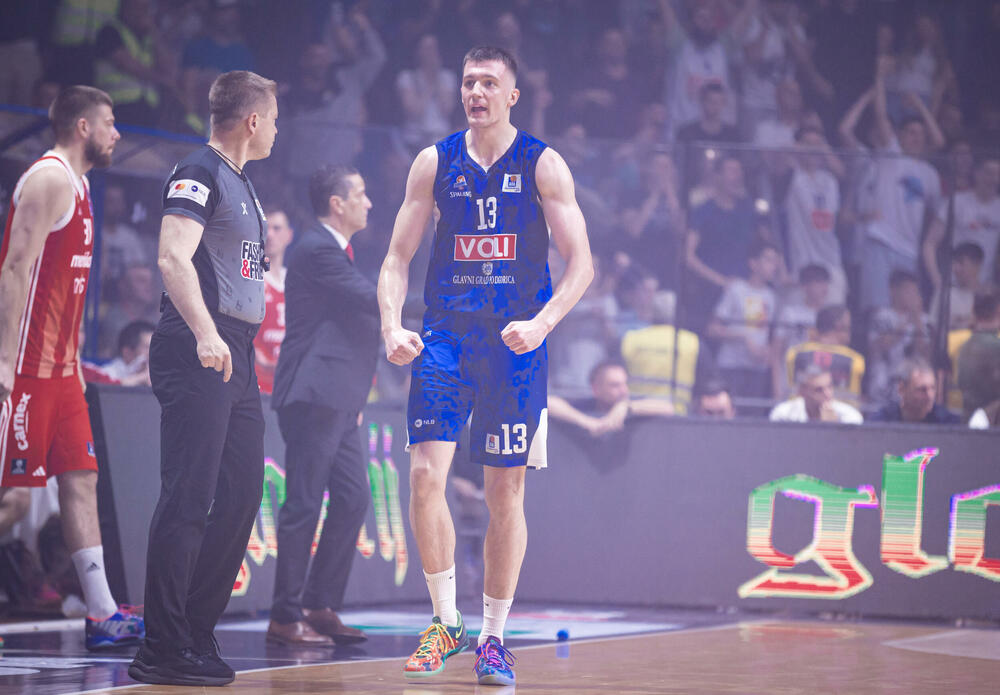 <p>"Plavi" u prvom meču polufinalne serije AdmiralBet ABA lige razbili Crvenu zvezdu 104:70</p>