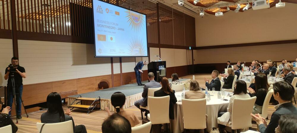 <p>Predsjednica PKCG je na poslovnom forumu privrednika, koji je u Osaki organizovala PKCG, navela da Crna Gora i Japan mogu biti geografski udaljeni, ali da ih spajaju zajedničke vrijednosti, posvećenost inovacijama, duboko poštovanje tradicije i vizija koja gleda u budućnost</p>