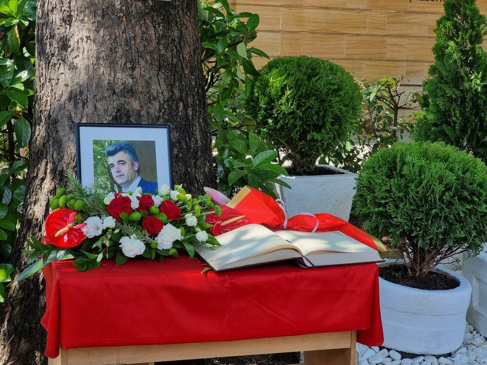 <p>Jovanović je ubijen oko ponoći 27. maja 2004. godine, kada je u njega, iz golfa 3, ispaljen rafal iz automatske puške</p>