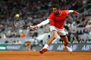 Kiša veći problem od Mekdonalda, Đoković lagano do 2. kola Rolan...