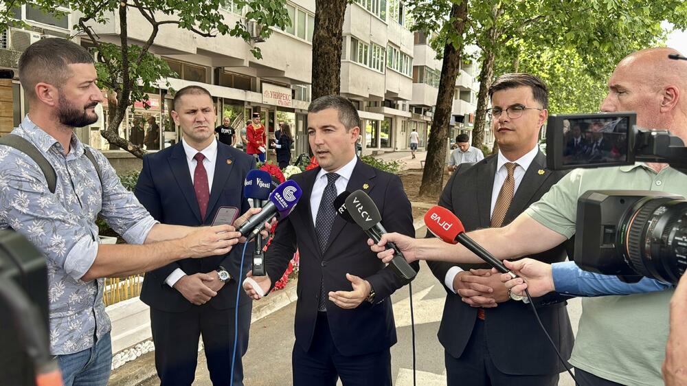 polaganje vijenca Dušku Jovanoviću