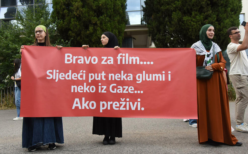 <p>Protest je organizovao Pokret solidarnosti sa Palestinom, a obezbjeđivale su ga policijske snage</p>