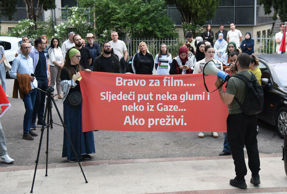 <p>Protest je organizovao Pokret solidarnosti sa Palestinom, a obezbjeđivale su ga policijske snage</p>
