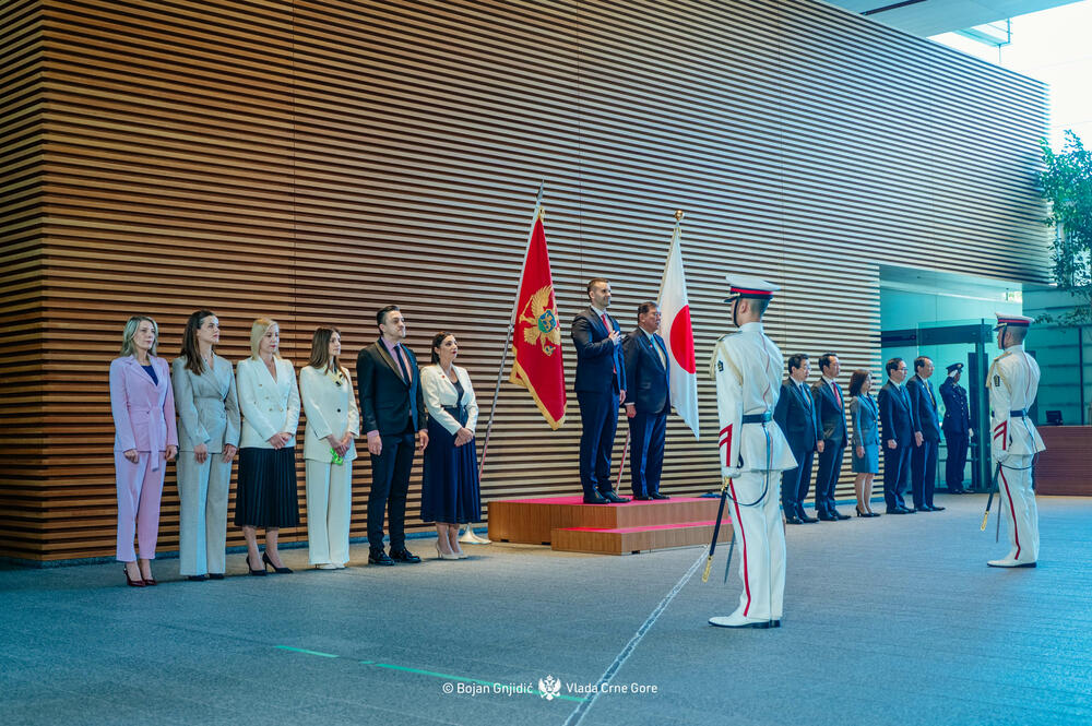 <p>Spajić upoznao japanskog premijera sa potencijalima u oblastima energetike, zelene energije, infrastrukture, turizma, ekologije i visokih tehnologija</p>