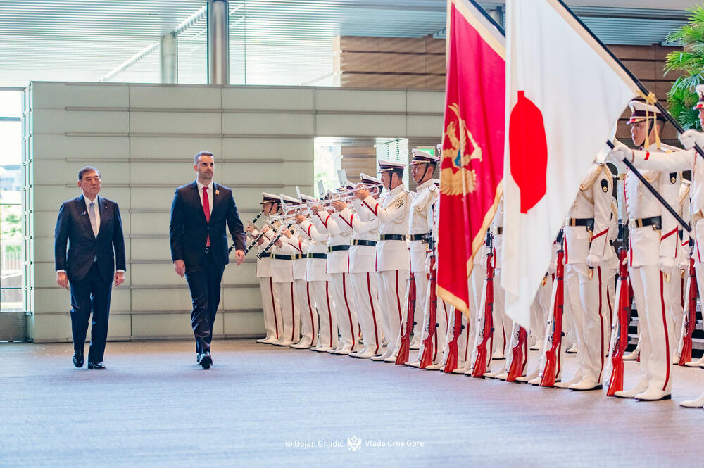 <p>Spajić upoznao japanskog premijera sa potencijalima u oblastima energetike, zelene energije, infrastrukture, turizma, ekologije i visokih tehnologija</p>