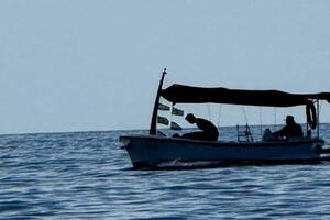 Budva: Djevojka poginula, odvezala se sa sajle tokom parasejlinga