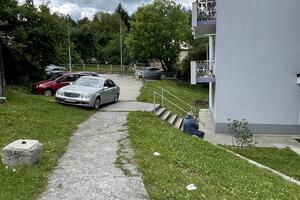 Pljevlja: Stanari zgrade spriječili izvođača radova da postavi...