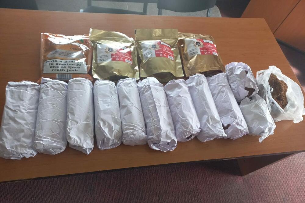 Oduzeta pakovanja rezanog duvana, Foto: Uprava policije