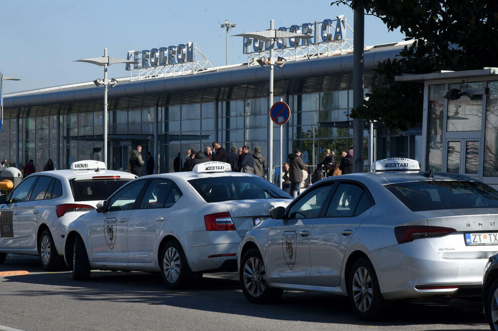 Izdate ukupno 24 taksi pozicije i pultovi: Aerodrom Podgorica, Foto: Luka Zekovic