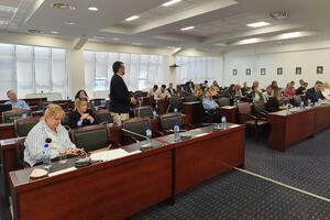 Povećanje naknada članovima odbora direktora opštinskih preduzeća...