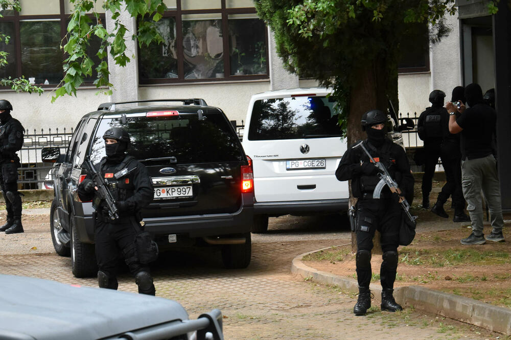 Sa privođenja Delića i Kekovića u Viši sud, Foto: Boris Pejović