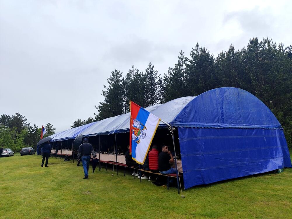 <p>Dvije proslave, dvije zastave, a jedna bitka i jedni poginuli junaci – Crnogorci i Hercegovci koji su pod komandom vojvode Mirka Petrovića, u maju 1858. godine, izvojevali jednu od najznajačajnijih pobjeda protiv Osmanske imperije</p>