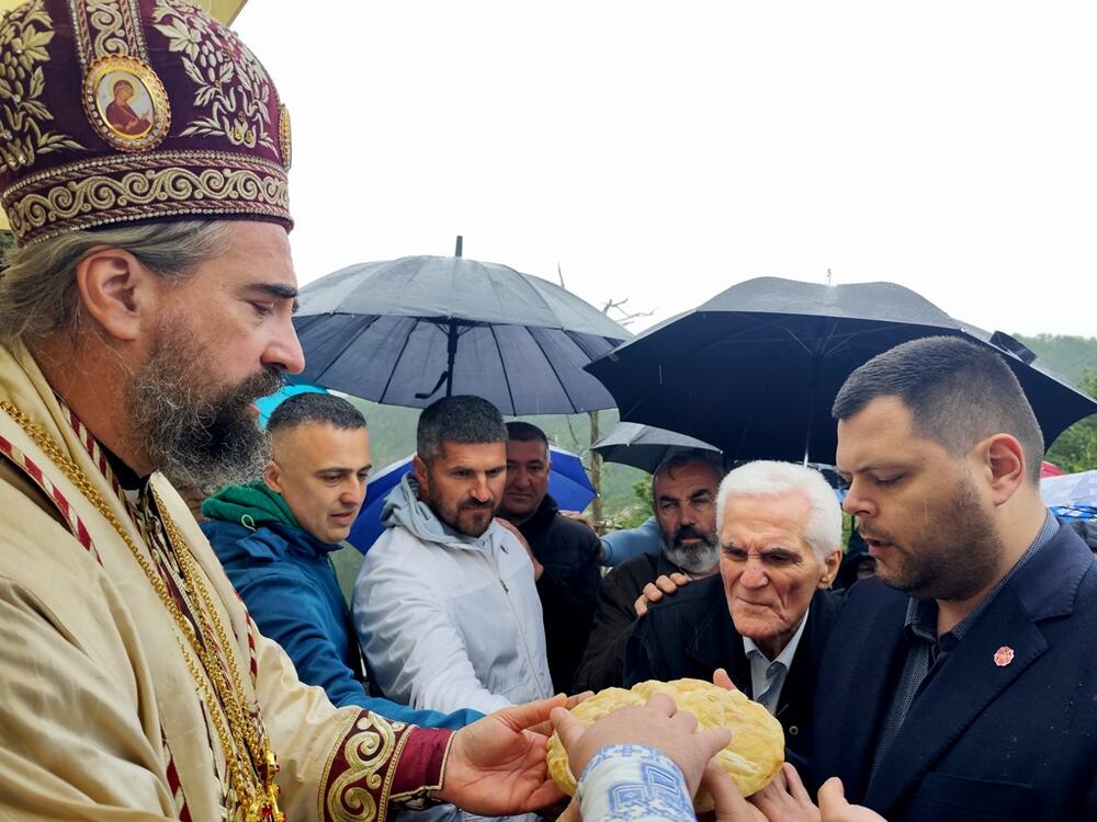 <p>Dvije proslave, dvije zastave, a jedna bitka i jedni poginuli junaci – Crnogorci i Hercegovci koji su pod komandom vojvode Mirka Petrovića, u maju 1858. godine, izvojevali jednu od najznajačajnijih pobjeda protiv Osmanske imperije</p>