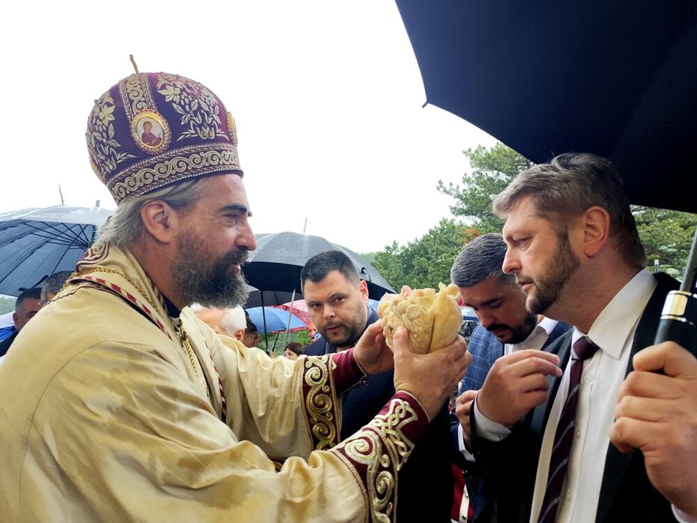 <p>Dvije proslave, dvije zastave, a jedna bitka i jedni poginuli junaci – Crnogorci i Hercegovci koji su pod komandom vojvode Mirka Petrovića, u maju 1858. godine, izvojevali jednu od najznajačajnijih pobjeda protiv Osmanske imperije</p>