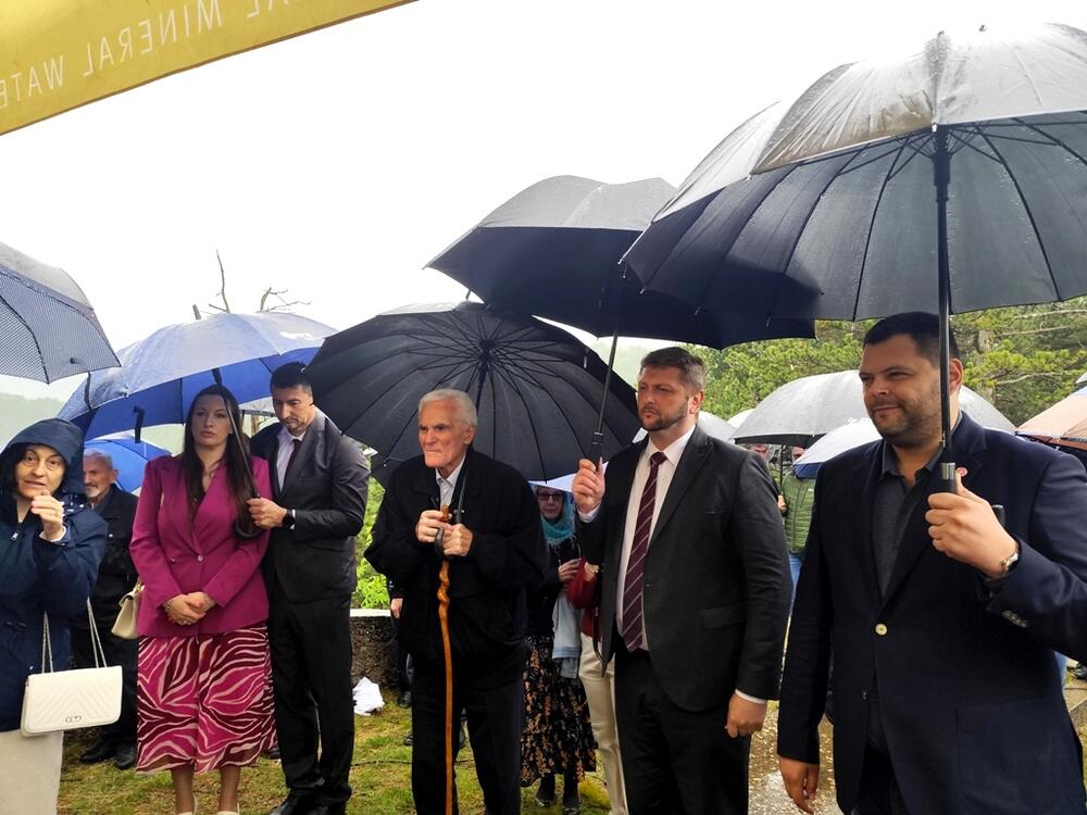 <p>Dvije proslave, dvije zastave, a jedna bitka i jedni poginuli junaci – Crnogorci i Hercegovci koji su pod komandom vojvode Mirka Petrovića, u maju 1858. godine, izvojevali jednu od najznajačajnijih pobjeda protiv Osmanske imperije</p>