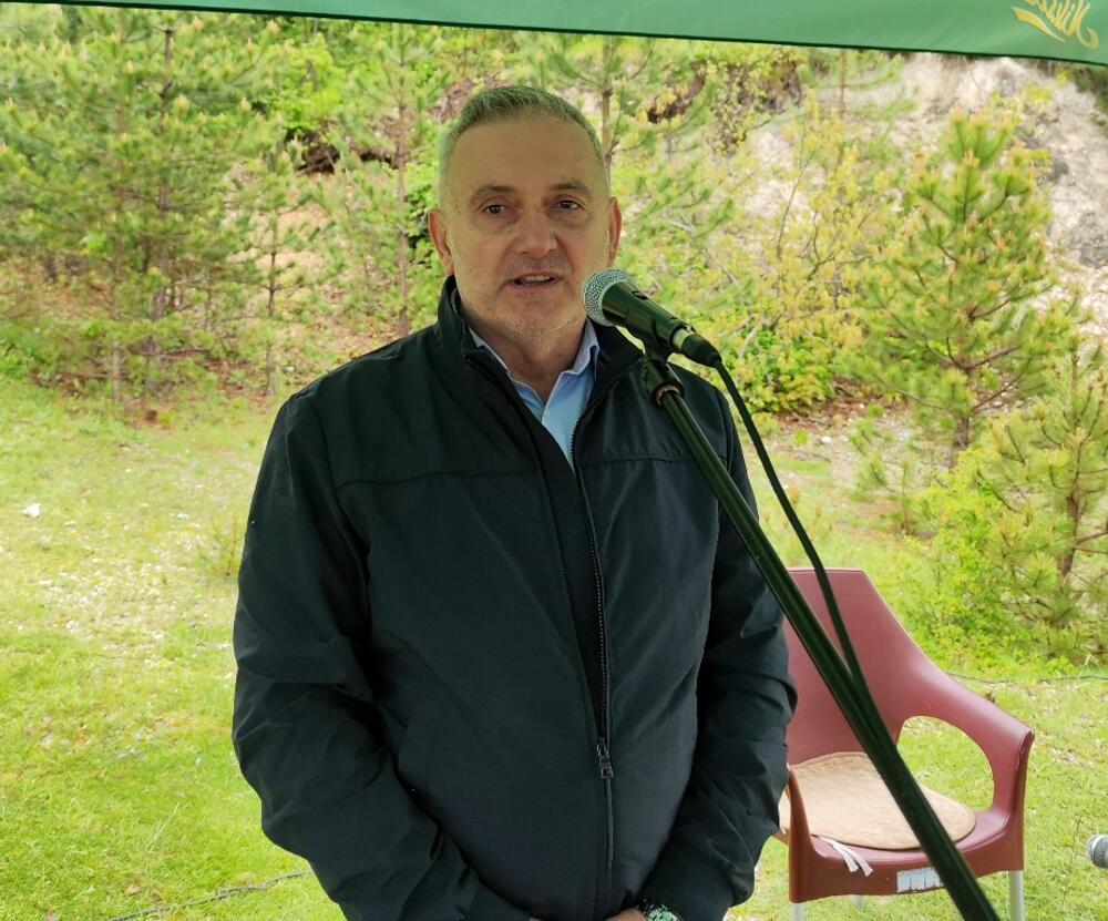 <p>Dvije proslave, dvije zastave, a jedna bitka i jedni poginuli junaci – Crnogorci i Hercegovci koji su pod komandom vojvode Mirka Petrovića, u maju 1858. godine, izvojevali jednu od najznajačajnijih pobjeda protiv Osmanske imperije</p>