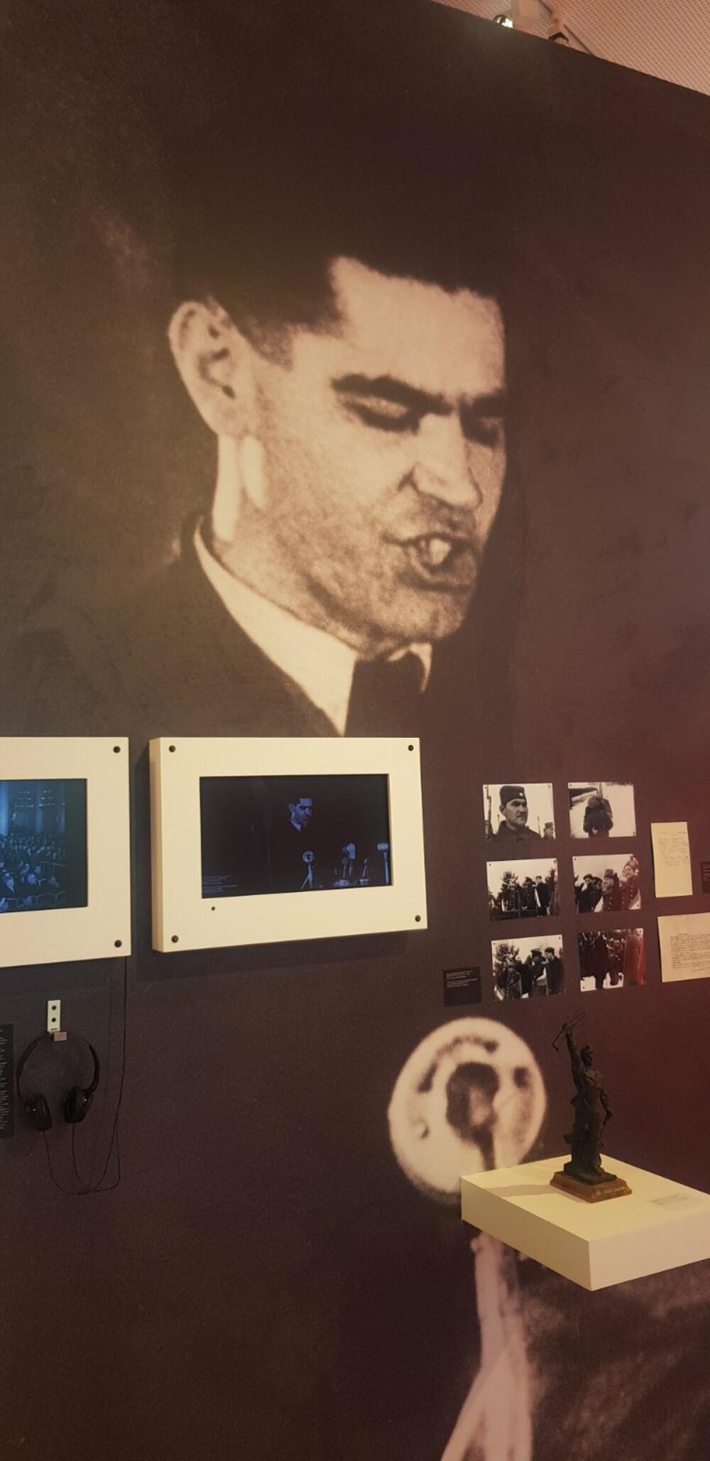 <p>Izložba "Veljko Vlahović, glas slobodne Jugoslavije" otvorena večeras u 18h u Muzeju Jugoslavije u Beogradu</p>