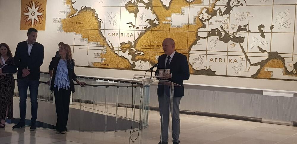 <p>Izložba "Veljko Vlahović, glas slobodne Jugoslavije" otvorena večeras u 18h u Muzeju Jugoslavije u Beogradu</p>