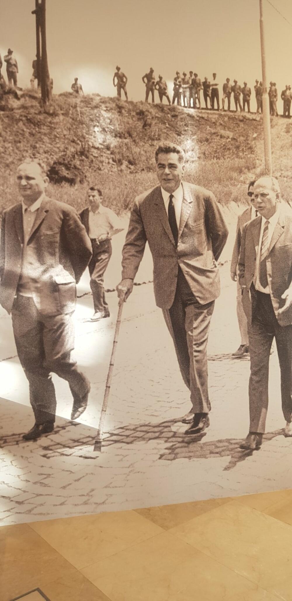 <p>Izložba "Veljko Vlahović, glas slobodne Jugoslavije" otvorena večeras u 18h u Muzeju Jugoslavije u Beogradu</p>