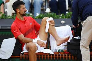 Đoković jači od bola, publike i domaćeg tenisera