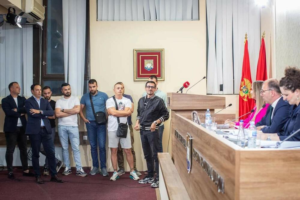 Počinioci i nakon godinu nepoznati istražnim organima: Sa sjednice SO Ulcinj 29. maja 2024., Foto: SO Ulcinj