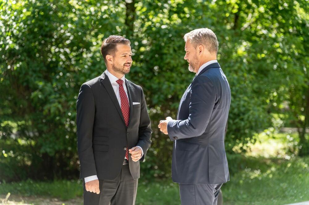 <p>"Posjeta predsjednika Slovačke predstavlja snažan podsticaj daljem unapređenju međudržavnih odnosa, ali i nastavak snažne diplomatske aktivnosti predsjednika Milatovića na putu Crne Gore ka punopravnom članstvu u EU do 2028. godine", piše u saopštenju Kancelarije za odnose s javnošću predsjednika Crne Gore</p>