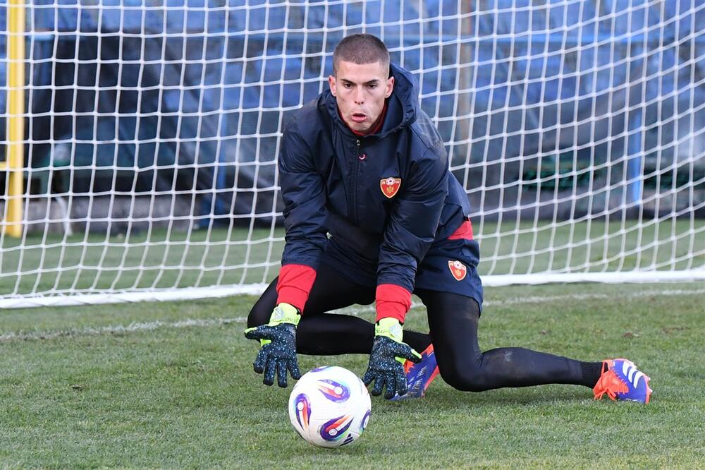 Popović na treningu Crne Gore, Foto: FSCG